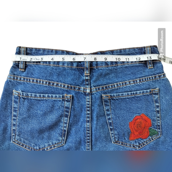 Zara Trafaluc Collection Demin Blue Red Mini Skirt Embroidered Roses Size XS - Picture 7 of 9